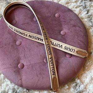 Louis Vuitton Cluny BB cream strap